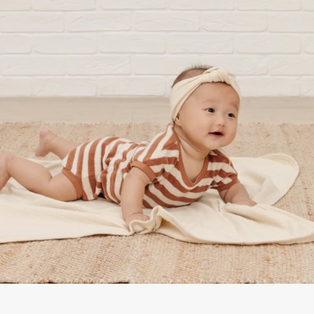 Quincy Mae Retro velour romper